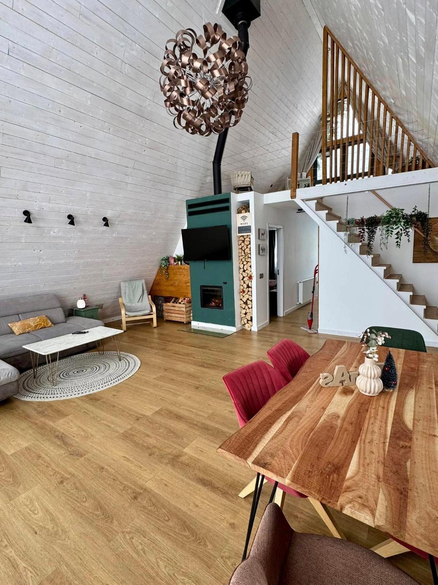 Mokki Villa Mărişel Bagian luar foto